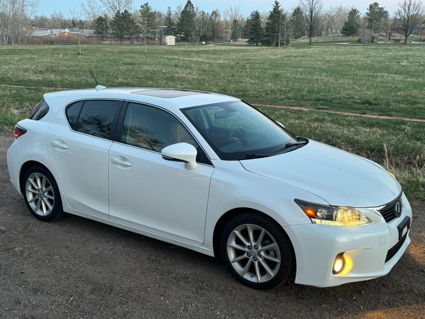 2012 White /Black Lexus CT 200h PREMIUM (JTHKD5BH2C2) with an 1.8L I4 F DOHC 16V engine, Automatic transmission, located at 2510 47th St. Suite 200, Boulder, CO, 80301, (303) 641-0333, 40.026196, -105.243217 - 2012 Lexus CT200H This Beautiful 40 MPG, CT200 Hybrid was acquired by Boulder Motors, February 22, 2023. A full Premium Synthetic Oil Service and Multi-Point Inspection were performed by Stevinson Lexus in Frederick. It is Finished in Lexus Starfire Pearl. It is Finished in Lexus Starfire Pearl. - Photo#4